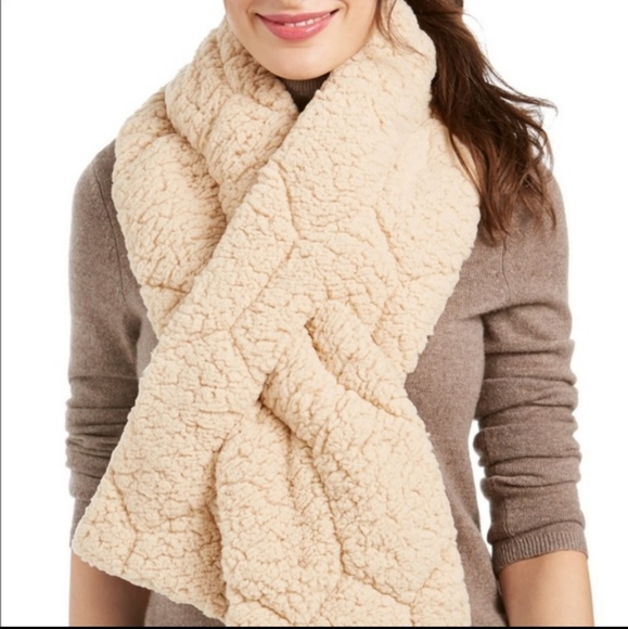 I.N.C. Reversible Quilted Teddy Faux Fur Scarf - Picture 2 of 5